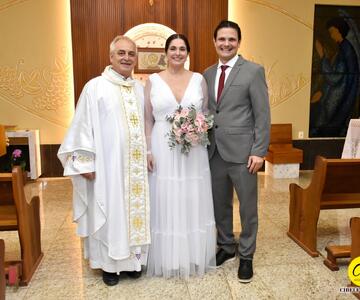 Receberam as bençãos do matrimônio na Capela São Camilo o casal Luigi Batista Seronni e Fabiana Lopes Rodrigues Seronni