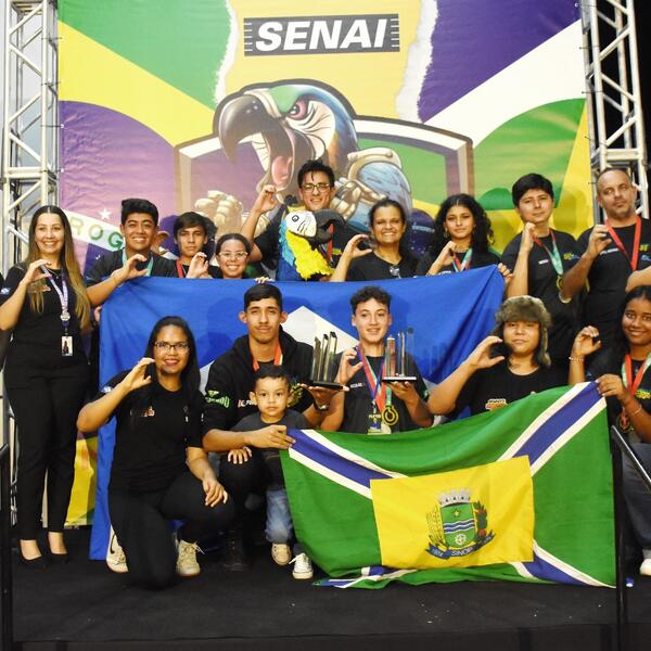 Calorosa recepção para a Equipe Canintech que conquistou uma vaga para representar o Brasil no Mundial de Robótica nos EUA